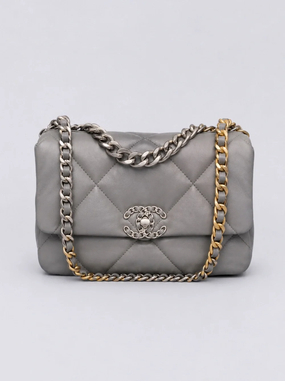 🔥CHANEL 19 Lambskin Quilted Medium Flap in Grey